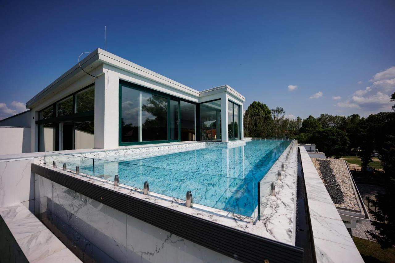 Villa Bauhaus Wellness Apartman Fsz. 1 Siofok Exterior photo