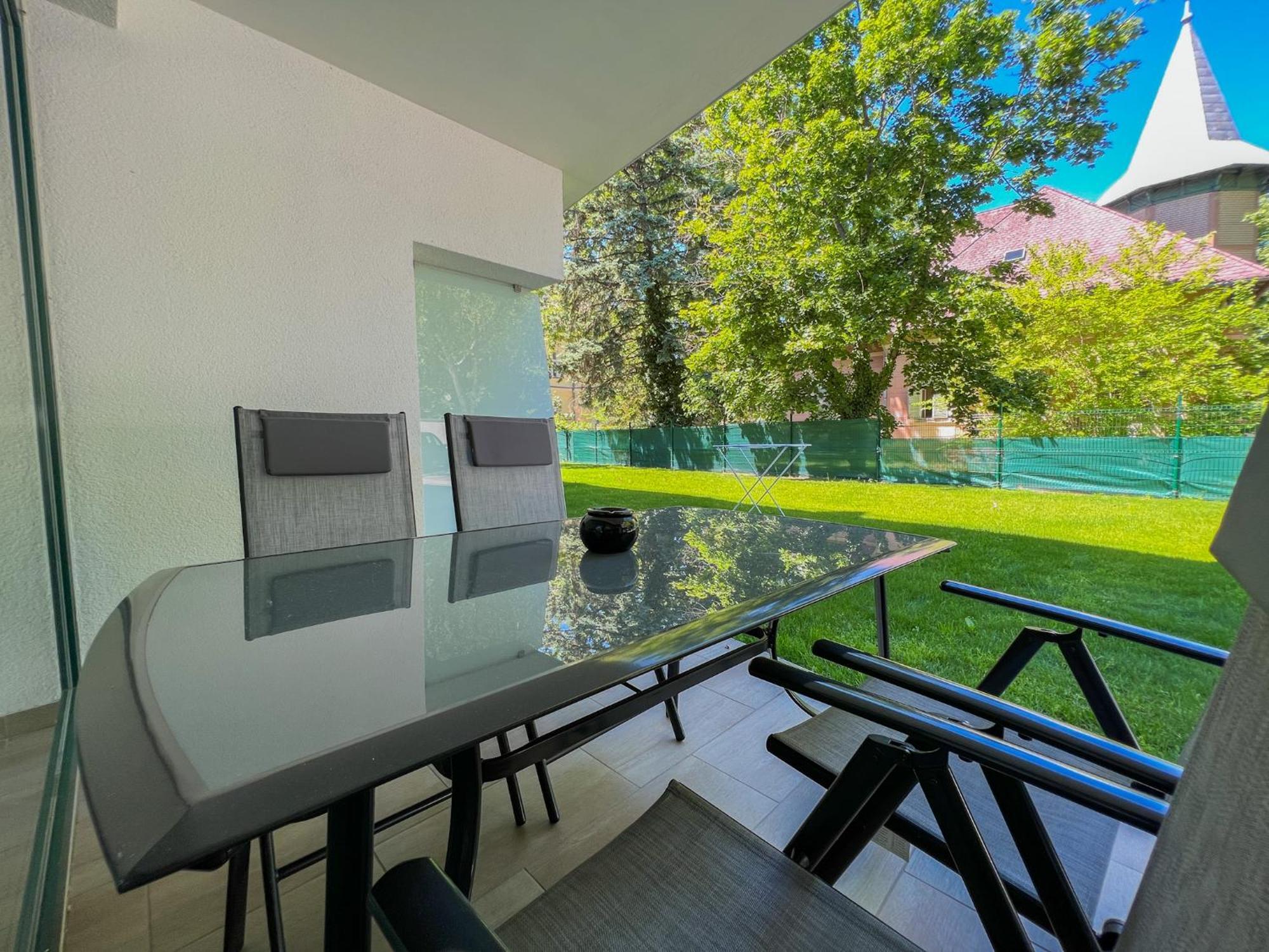Villa Bauhaus Wellness Apartman Fsz. 1 Siofok Exterior photo